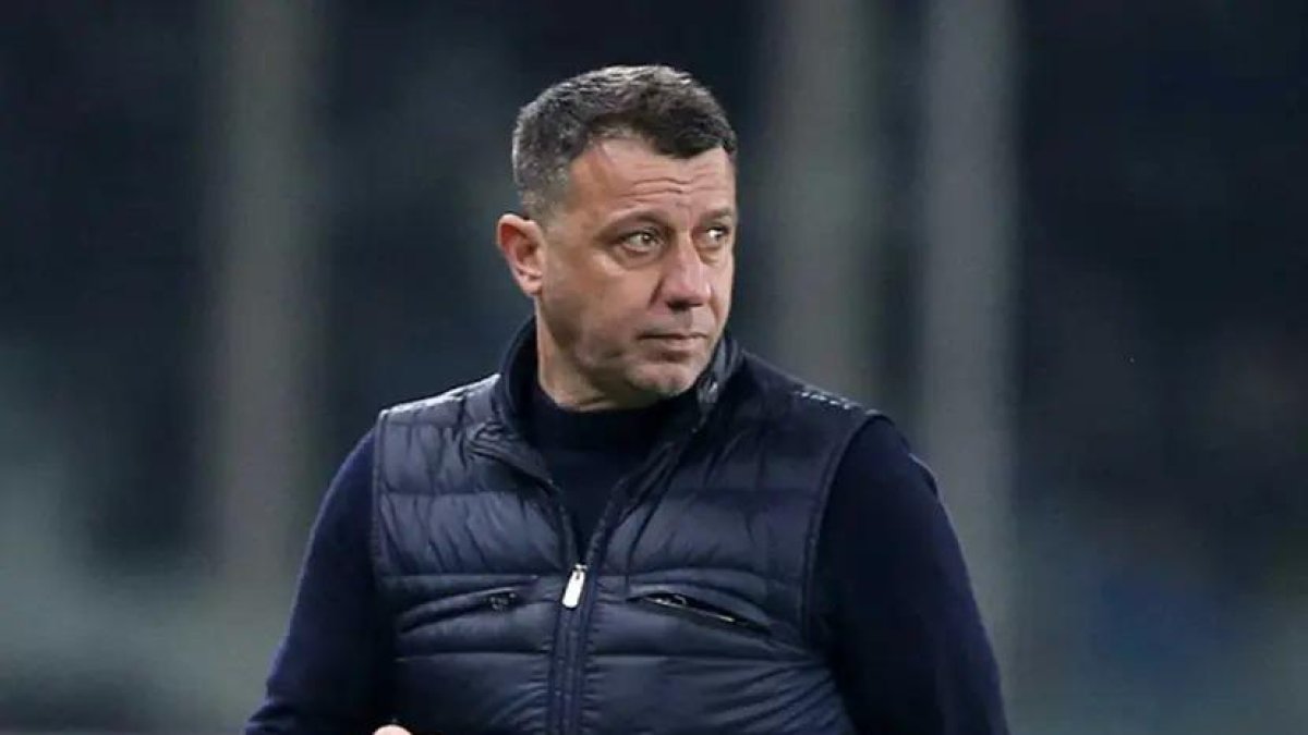 El entrenador italiano causó polémica por el golpe de cabeza a un jugador rival