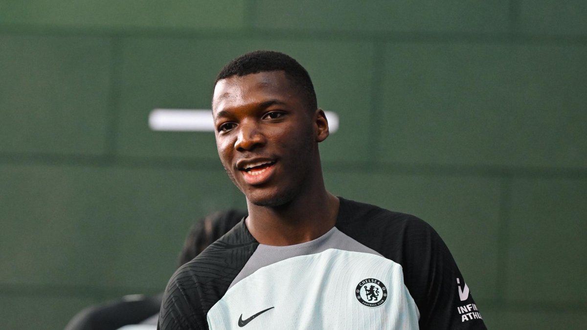 Moisés Caicedo durante el entrenamiento blue del sábado 9 de marzo.