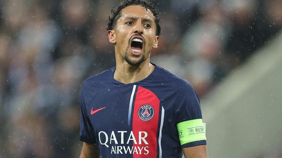 El jugador brasileño Marquinhos no podrá estar con PSG hasta final de mes debido a una lesión