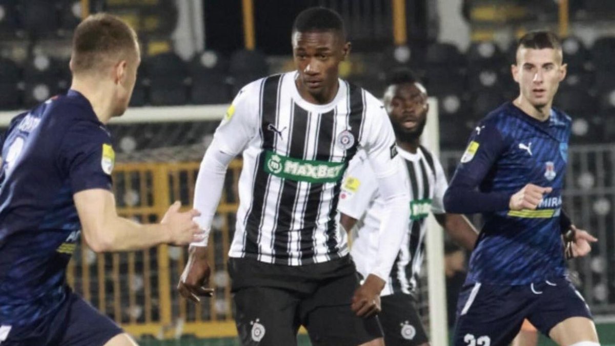 Denil Castillo, volante ecuatoriano fue titular en Partizan, pero fue reemplazado