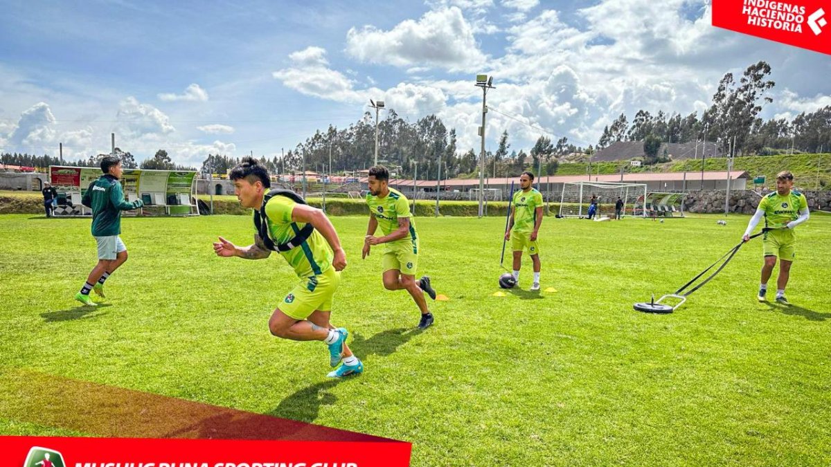 Jugadores de Mushuc Runa durante una practica.