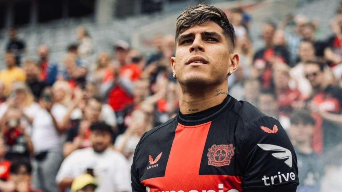 Bayer Leverkusen y Piero Hincapié continúan en el liderato de la Bundesliga.