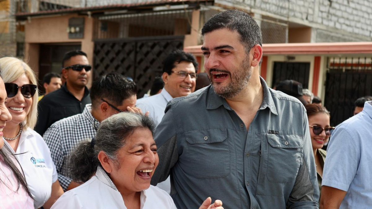 El alcalde Aquiles Álvarez durante un recorrido por la ciudad.
