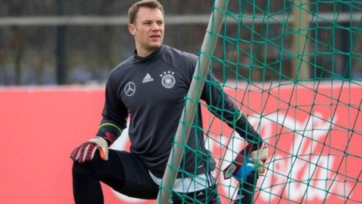 El portero Manuel Neuer se retiró del entrenamiento de su selección problemas musculares