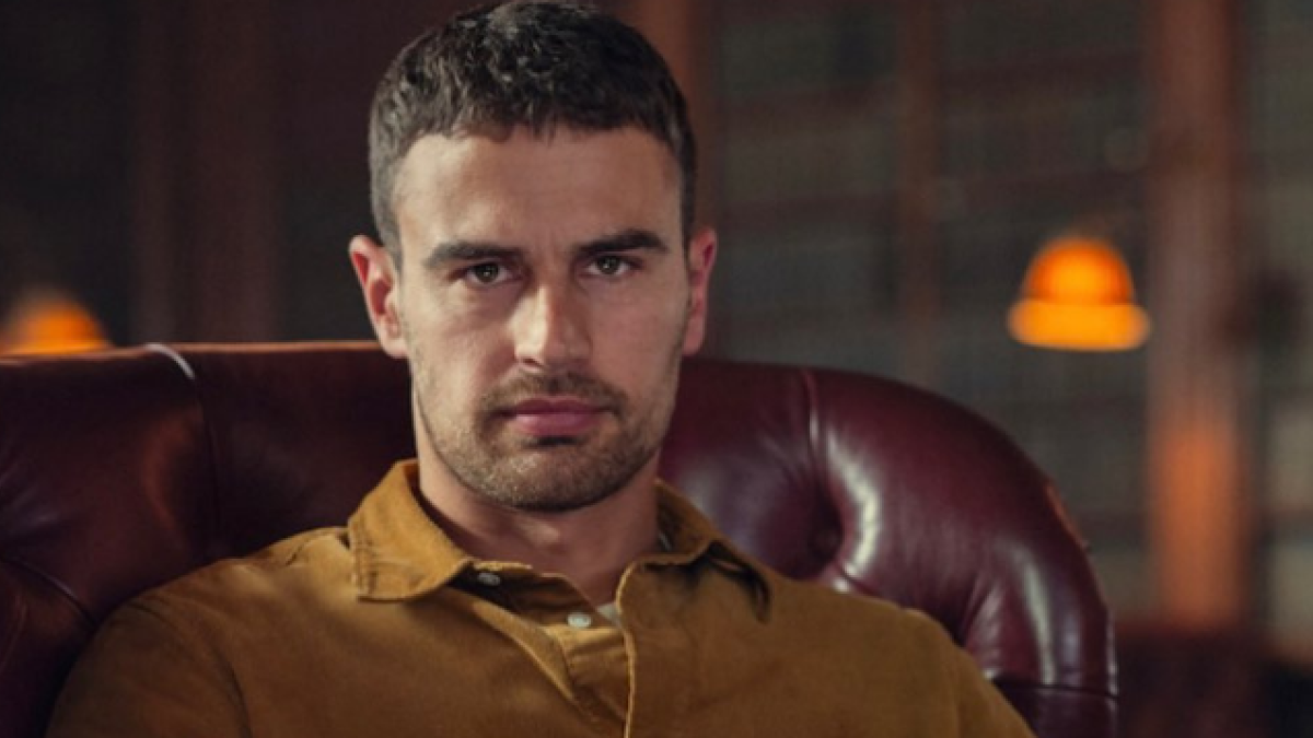 El actor británico Theo James es uno de los protagonistas de la exitosa serie.
