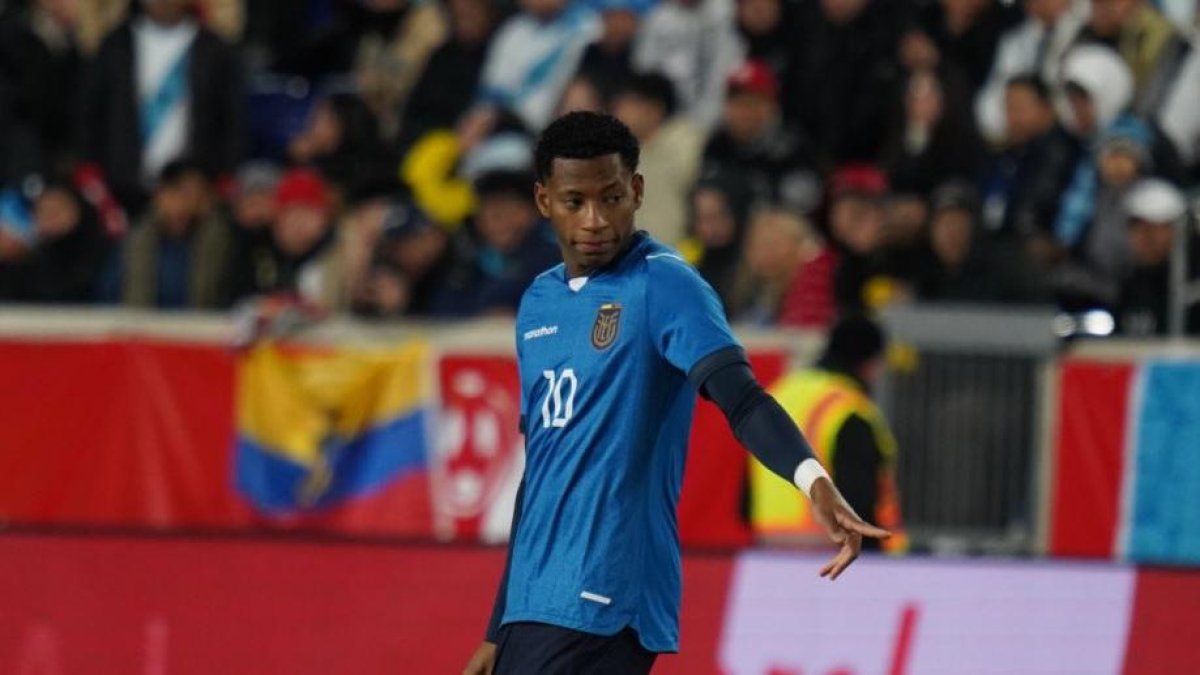 La Joya volvió a la Tri, y anotó el 2-0 definitivo.