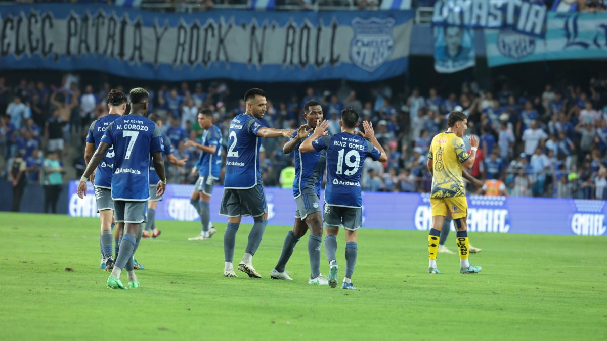 Emelec derrotó a Delfín en el estadio Geroge Capwell con goles de Castelli e Caicedo