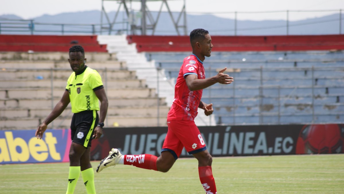 Fidel Martínez se estrenó con gol en El Nacional al marcar el tanto de la victoria.