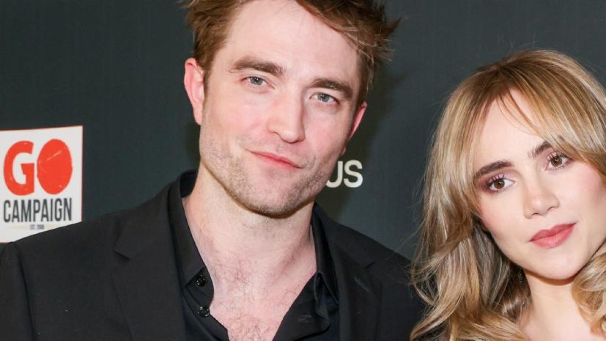 Robert Pattinson y Suki Waterhouse.