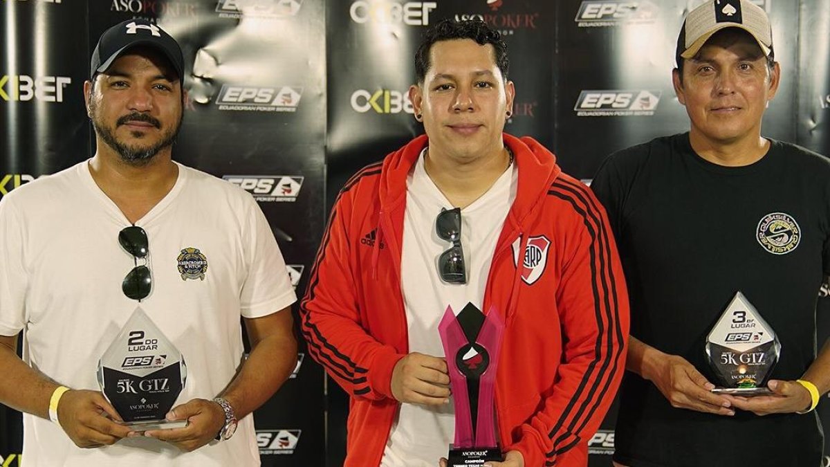Erik Ponce (c), Diego Caputi (i) y Julio Galarza, fueron los ganadores de la primera edición que se realizó en Salinas.