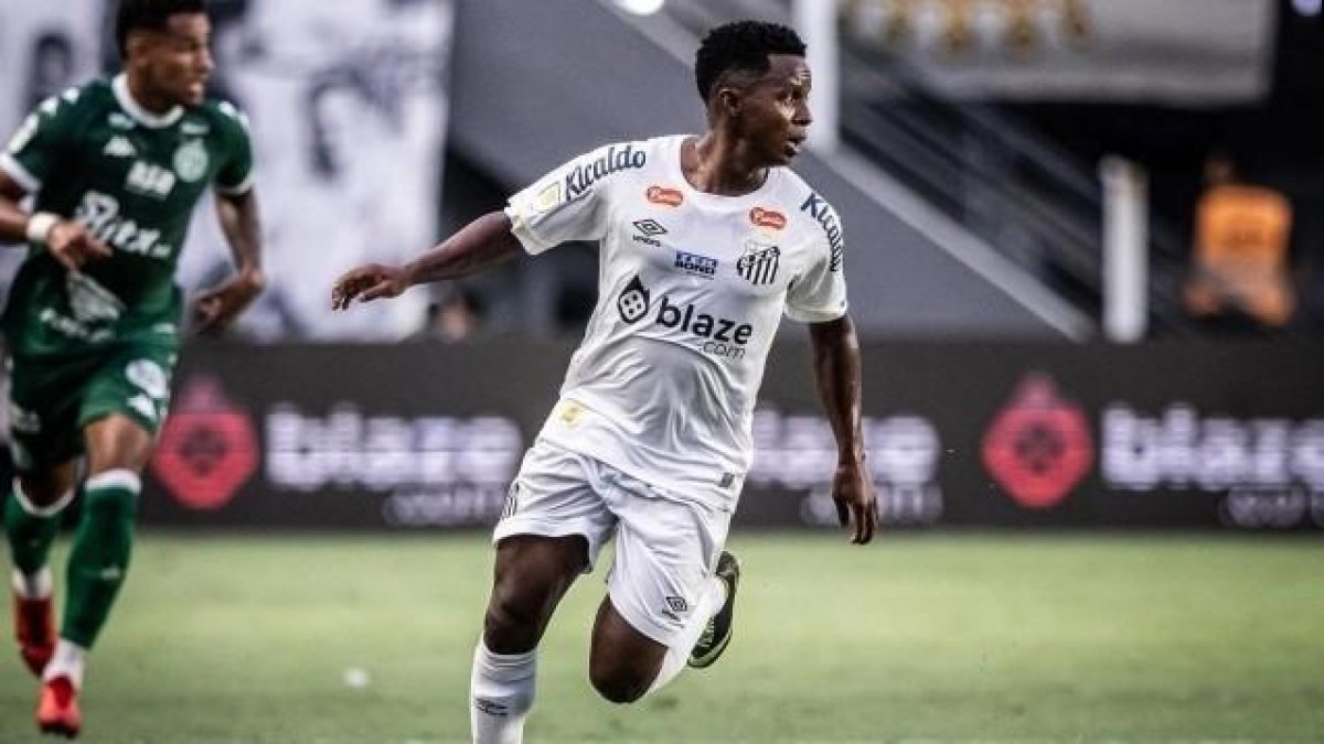 El ecuatoriano Juan Cazares tendrá la oportunidad de un título brasileño junto a Santos