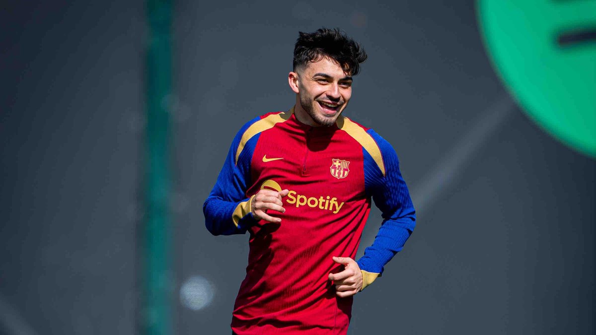 Se le pudo ver en las instalaciones de Sant Joan Despí trabajando sonriente sobre el césped, en una imagen difundida por el club catalán.