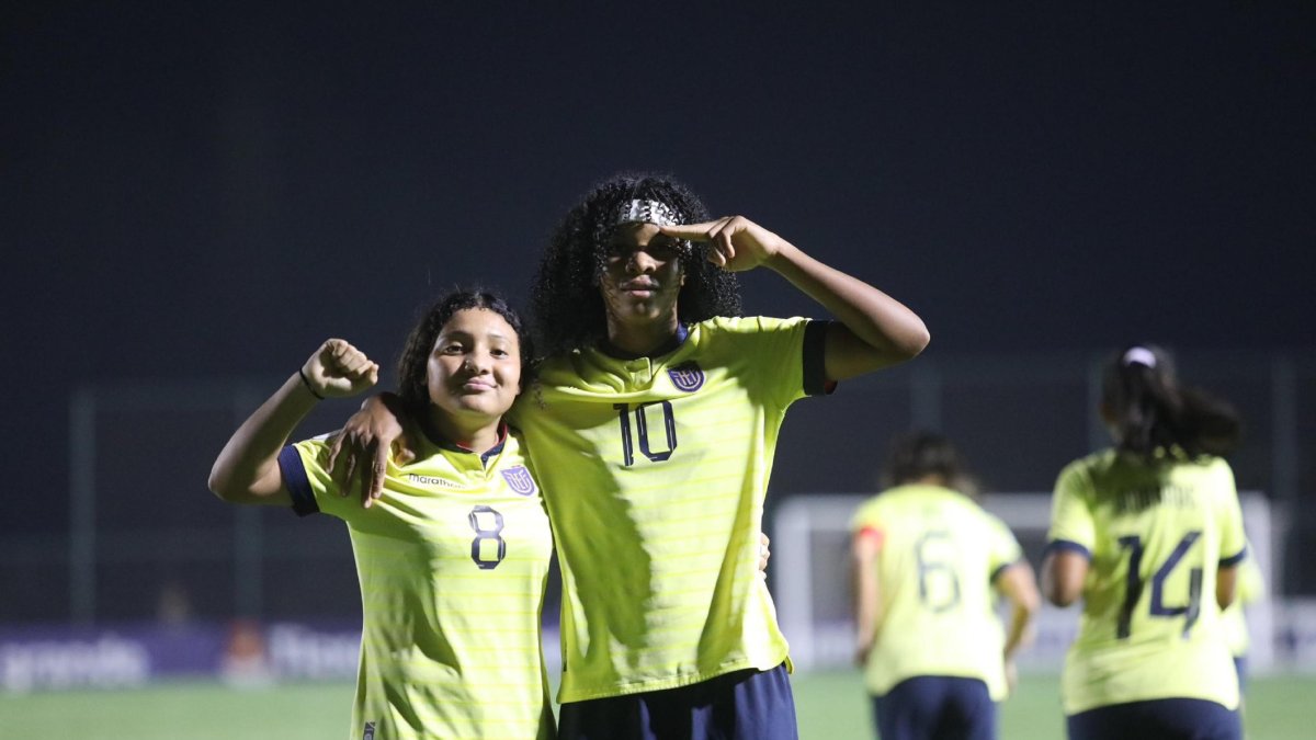 Las crack´s    de la jugada del gol Mary Guerra (8)    dio el pase para que Doménica Arboleda (10) haga el gol.