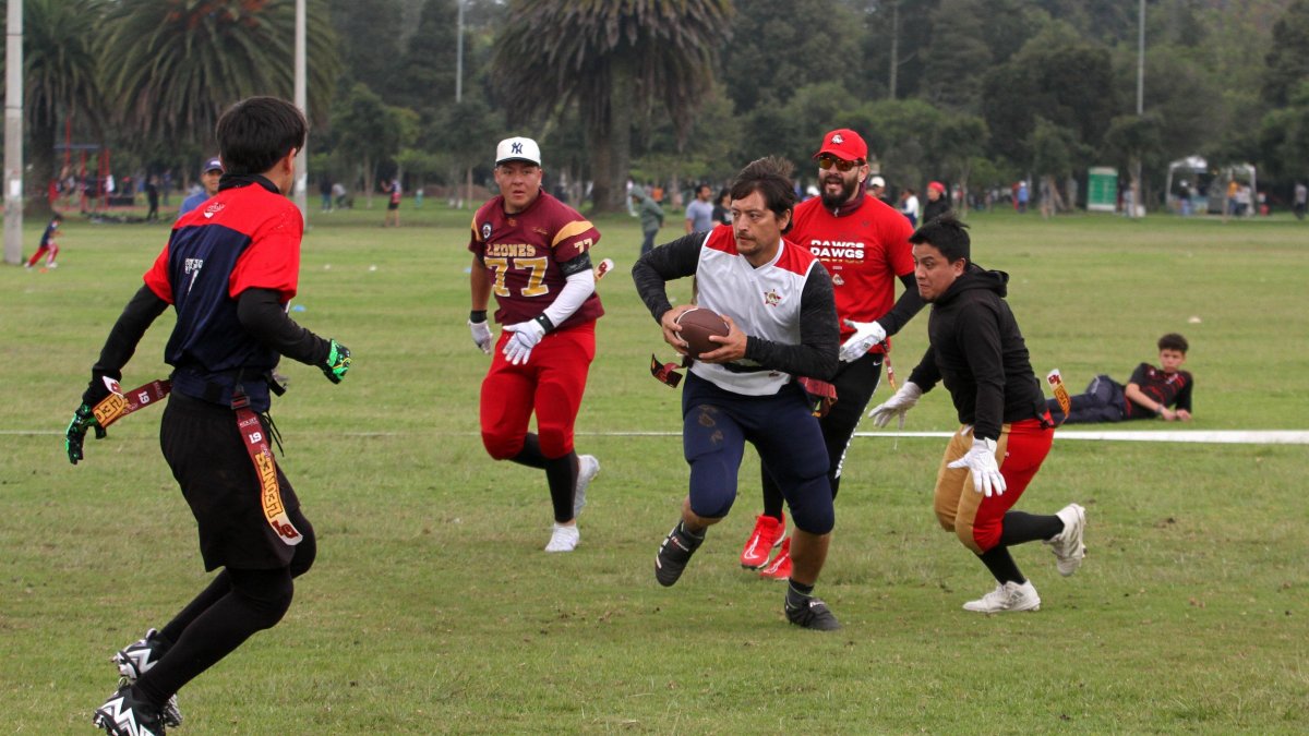 La Carolina, en Quito, es la sede de decenas de jugadores tricolores de fútbol americano.