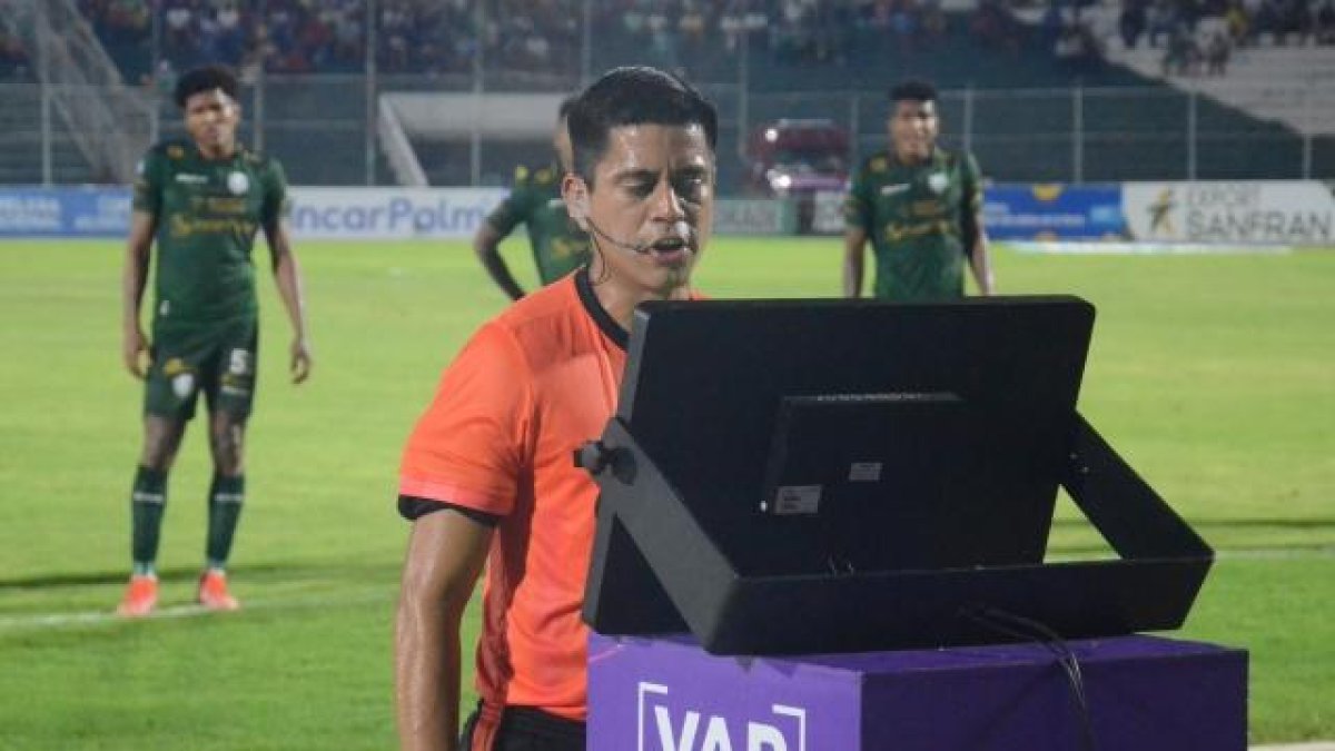 El 24 de octubre de 2023, la Ecuafútbol reveló los audios del VAR del encuentro entre Orense y El Nacional; sin embargo, el video fue bajado de internet por la tenedora de los derechos televisivos.