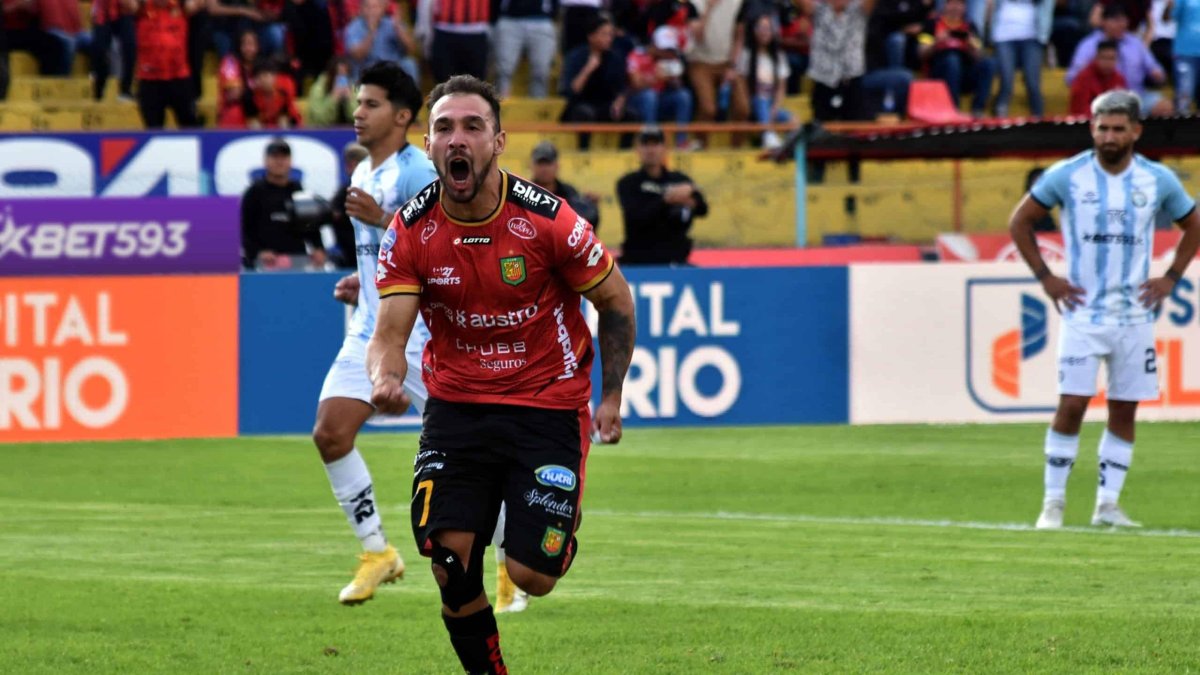 El capitán Lucas Mancinelli dice que solo han cobrado 14 días de enero.