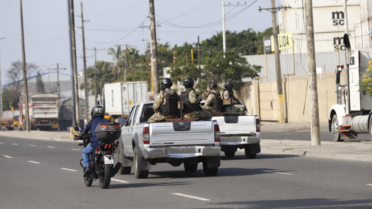 Acción. Se mantendrá la permanencia de los militares para colaborar en la seguridad que ejerce la Policía.