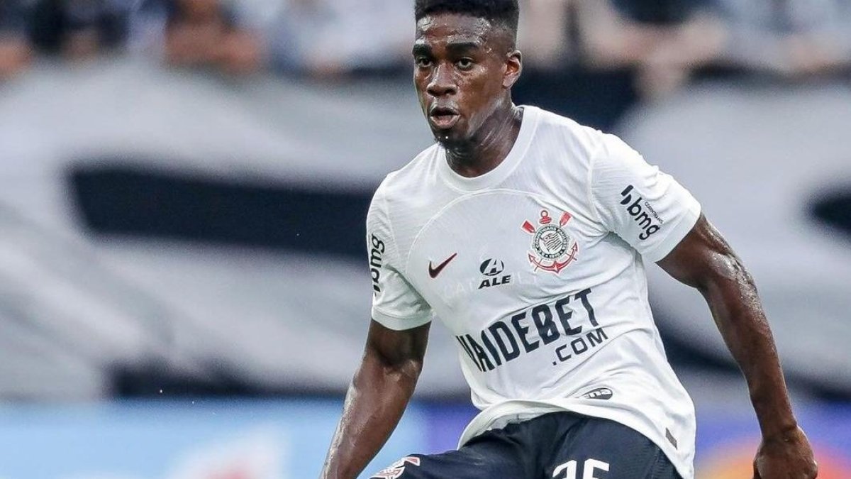 El defensor ecuatoriano Félix Torres volvió a destacar en Corinthians