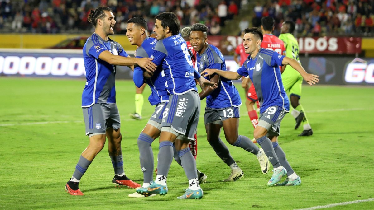 El exjugador de Emelec, Luis Miguel Escalada resaltó nombres como Pedro Ortiz, Luis Fernando León, Aníbal Leguizamón y Marcelo Meli, sin embargo afirmó que a Facundo Castelli (i) le falta gol.