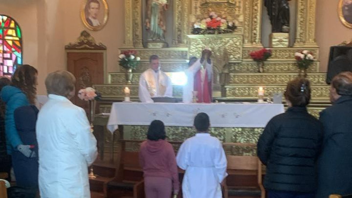 Misa. En la capilla de La Dolorosa se celebró una eucaristía.