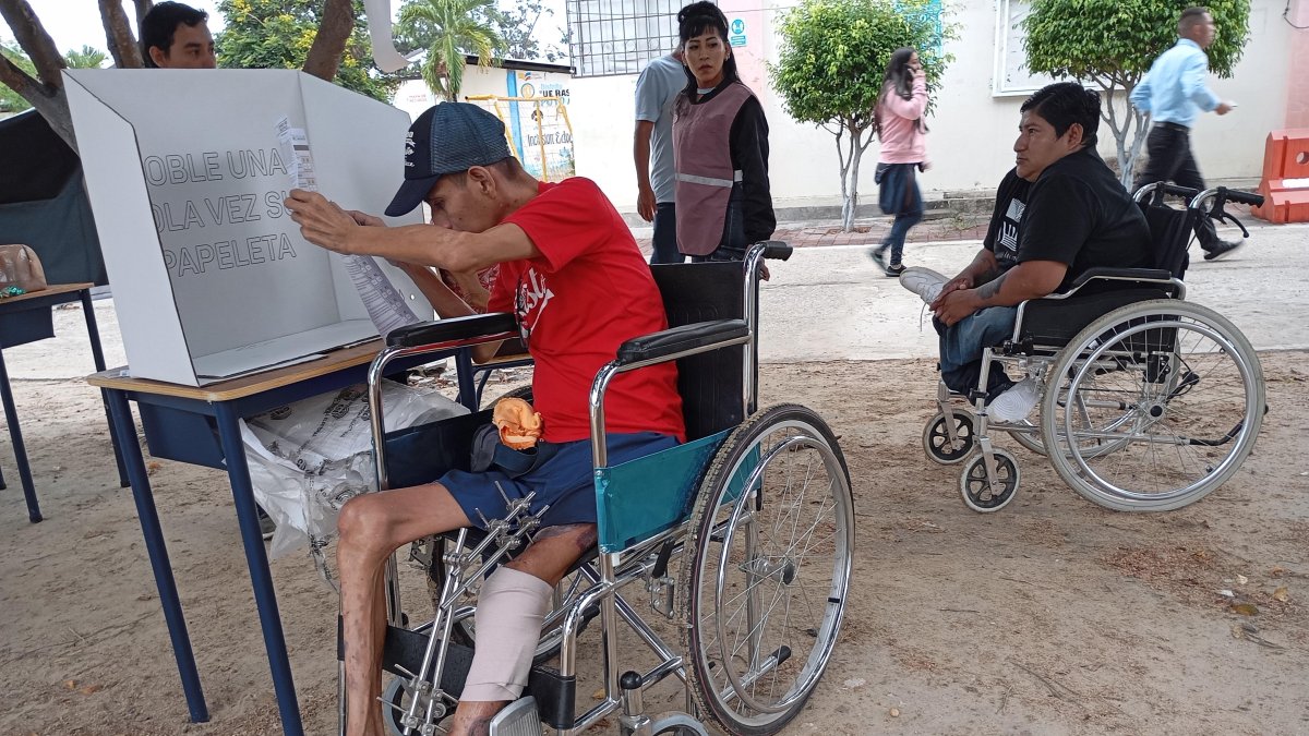 En Playas, pese a las demoras registradas, los votantes sufragaron a esperas de un cambio, según alertaron.