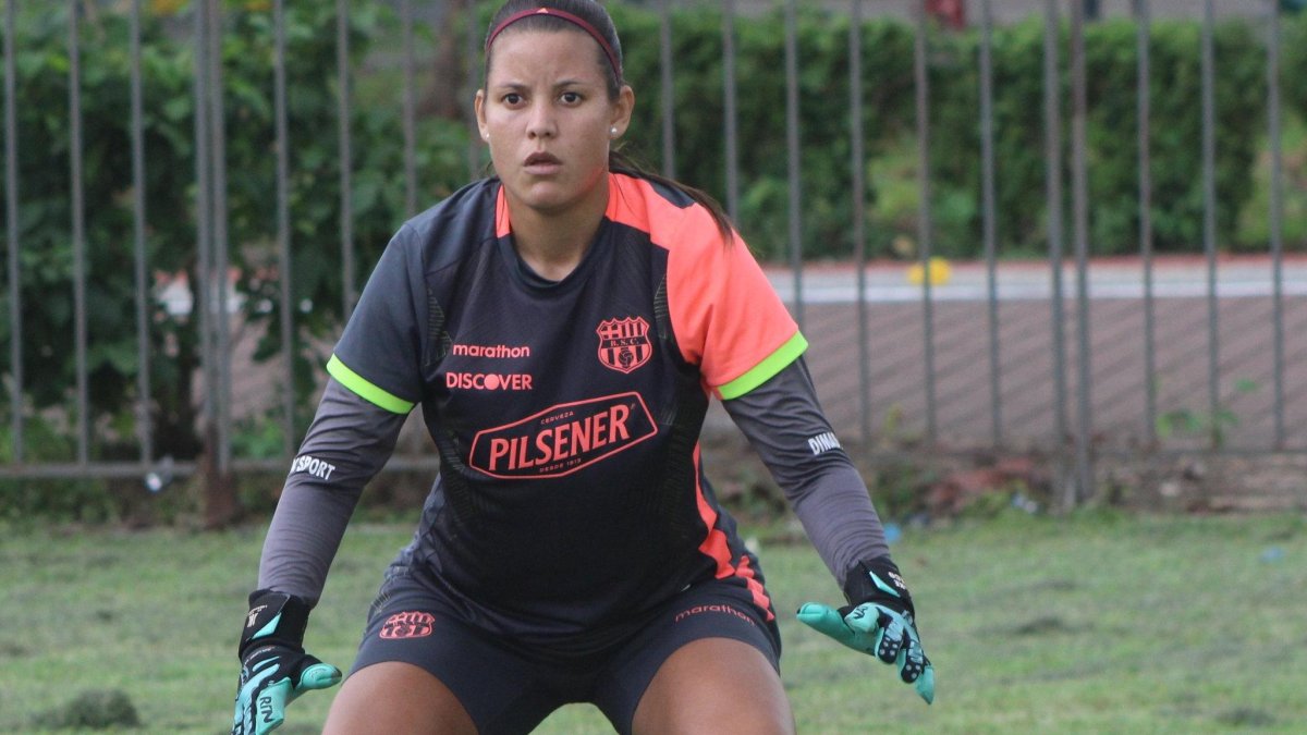 La venezolana Maleike Pacheco es la arquera de Barcelona.