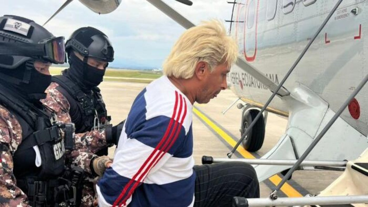 Traslado. En un avión de la Fuerza Aérea Ecuatoriana fue llevado Colón Pico a La Roca en enero pasado.