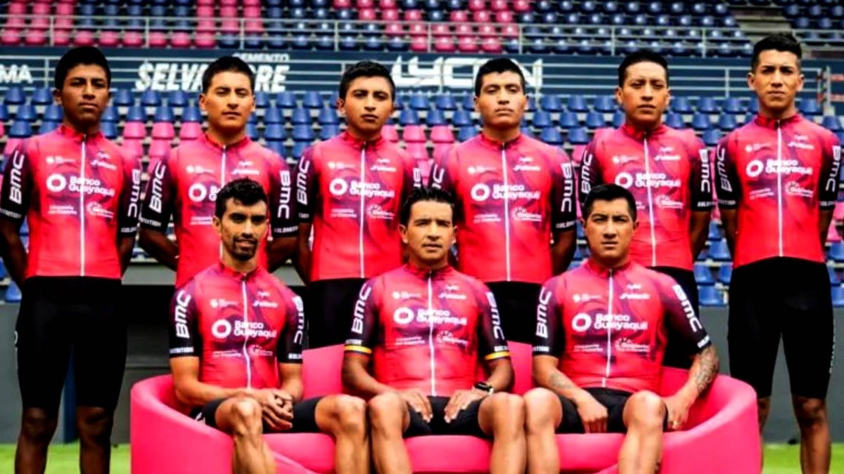 Nixon Rosero (d) y Jorge Montenegro (sentado derecha) formaron parte del Team Banco Guayaquil hasta 2023.