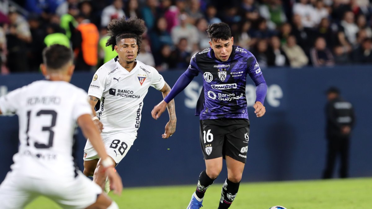 Independiente del Valle, liderado por Kendry Páez (d), es el líder de la LigaPro y principal opcionado a ganar la etapa.