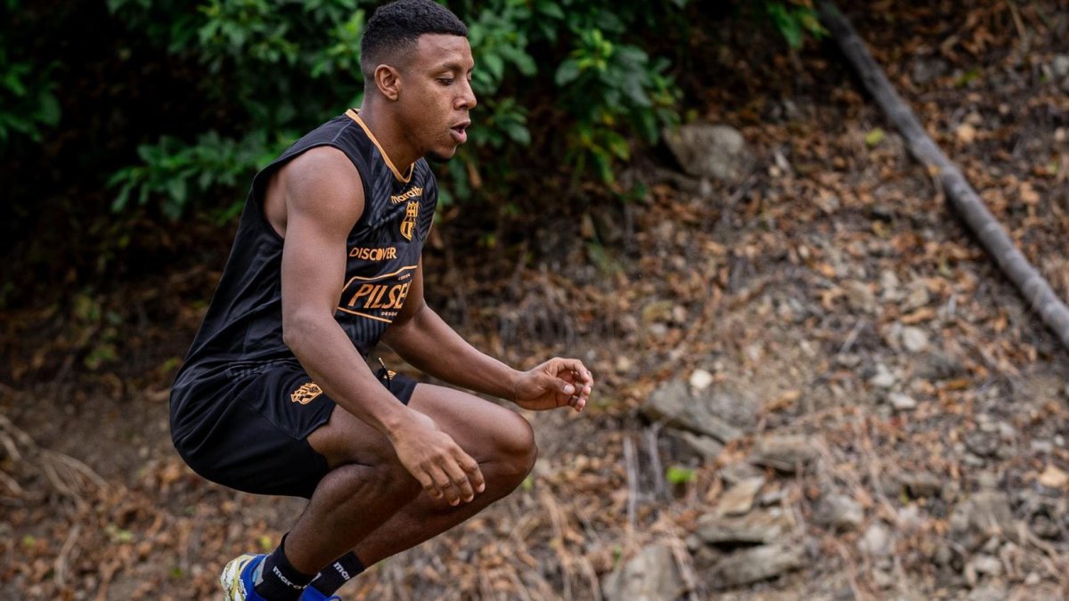 William Vargas defensa de Barcelona que viene teniendo minutos.