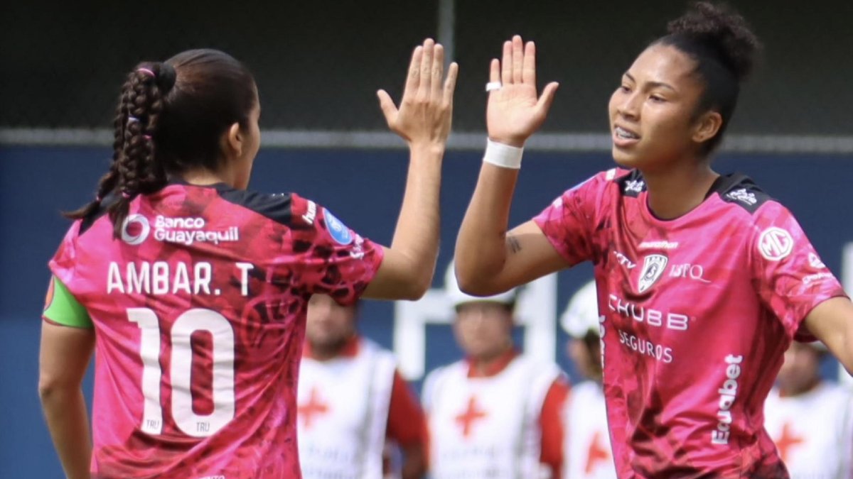 Ambar Torres y Nayeli, son figuras de Dragonas de Independiente del Valle.