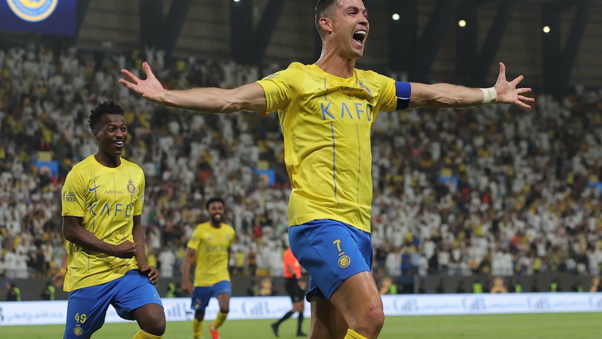 Ronaldo encaminó la victoria 4-2 del Al Nassr sobre Al Ittihad.