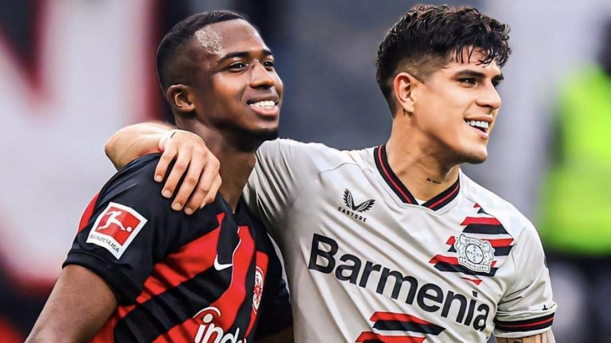 Willian Pacho y Piero Hincapié se enfrentaron en la Bundesliga