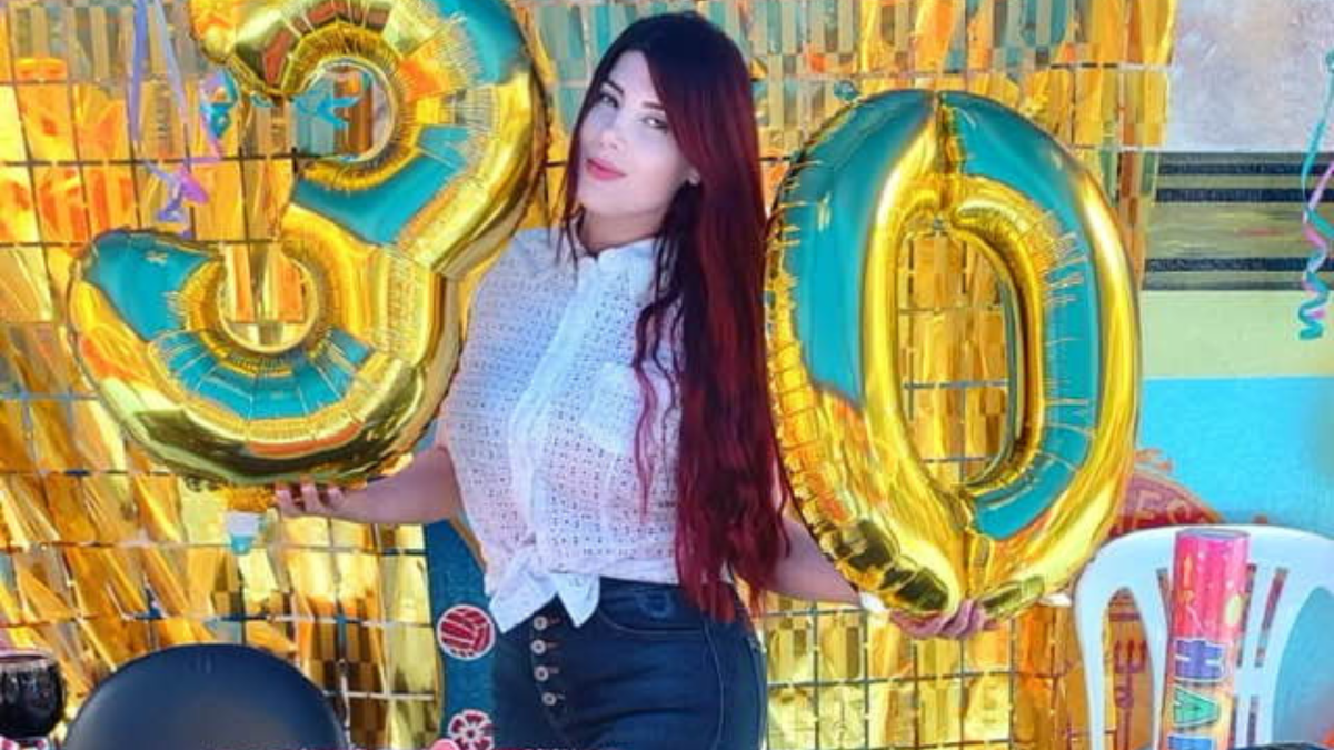 Verónica Narcisa Briones Zambrano durante su cumpleaños 30, dentro de la cárcel Regional, donde estaba alias Fito.