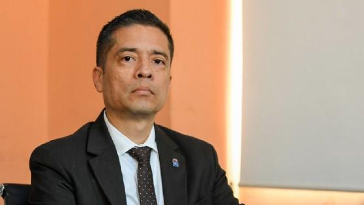 Parra estuvo a cargo de la Secretaría de Planificación y fue Director Metropolitano de Servicios Ciudadanos en la actual Alcaldía.