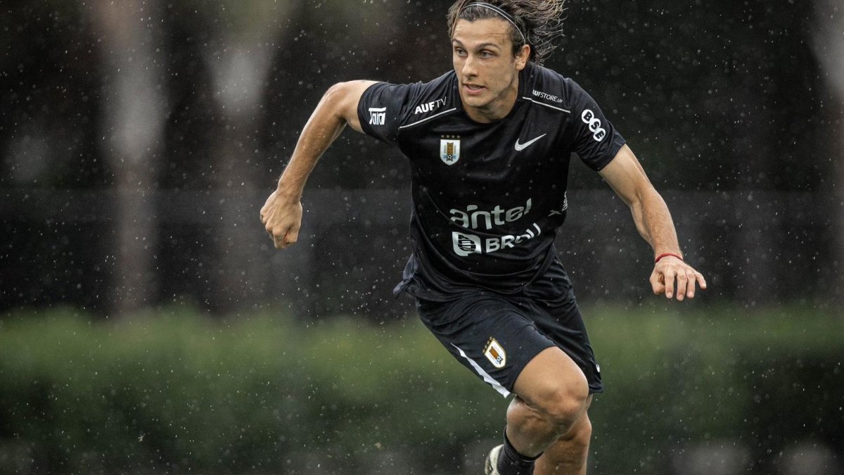 El volante intenta abrirse paso en el rol titular de la Celeste.