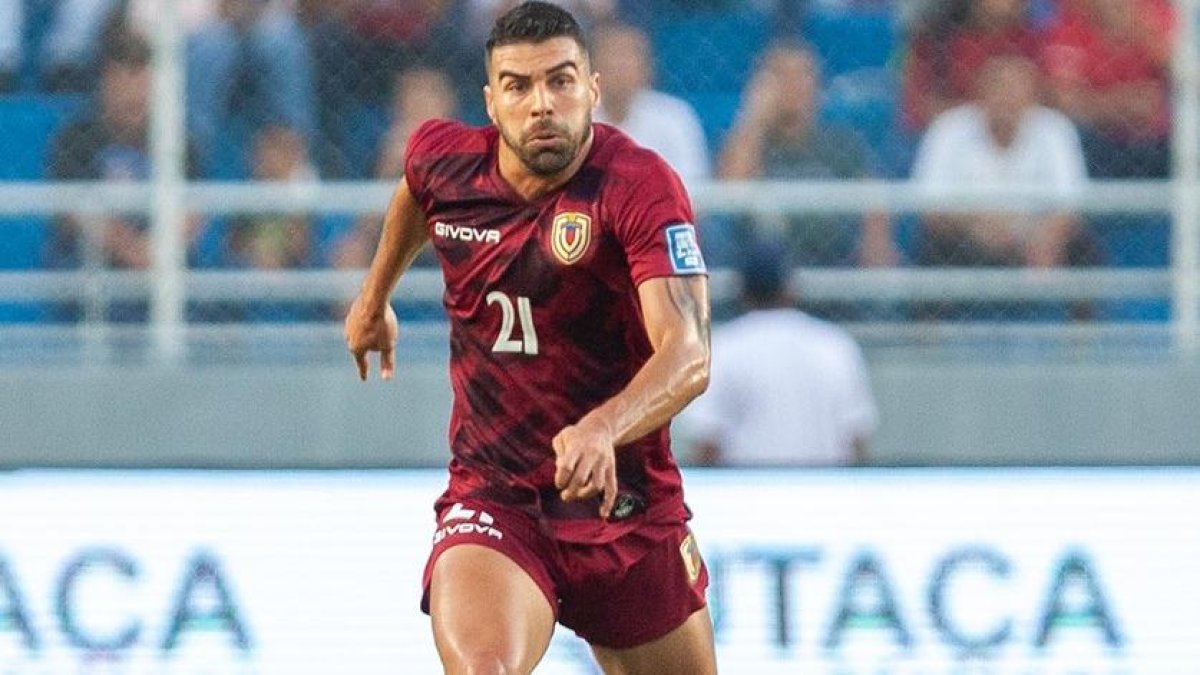 El lateral derecho Alexander González es futbolista de Emelec.