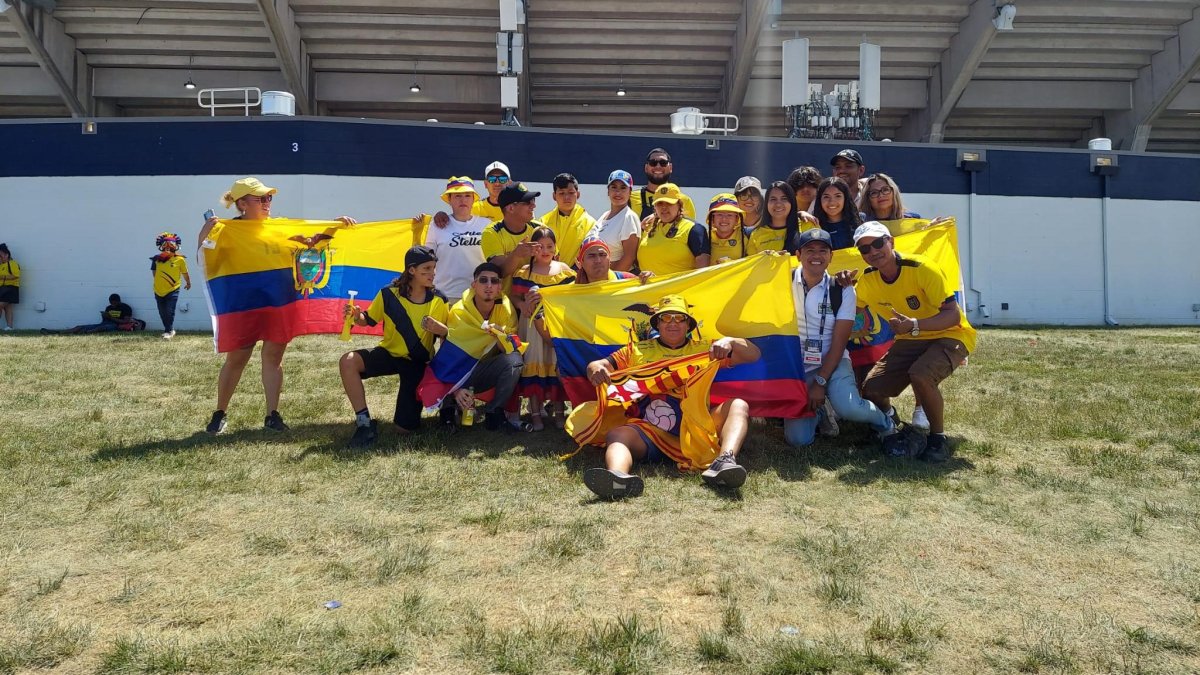 Los compatriotas que residen en Estados Unidos alentaron en los partidos amistosos.