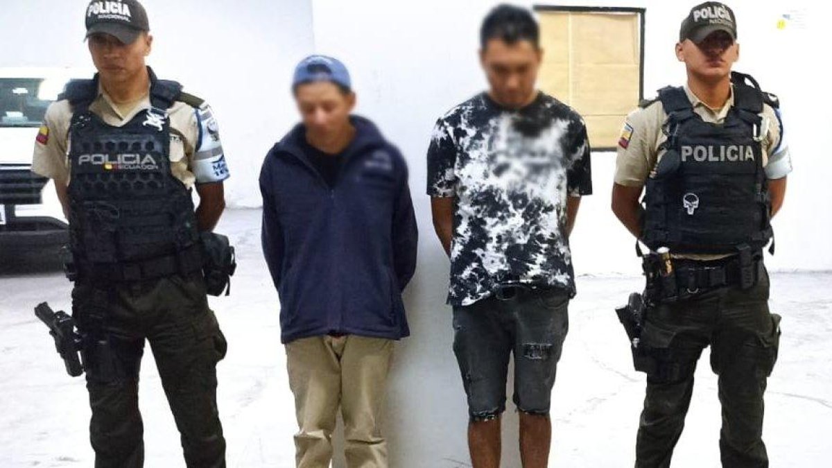 La Policía desarrolla operativos de control para identificar a personas que intentan introducir sustancias sujetas a fiscalización en el Metro de Quito.