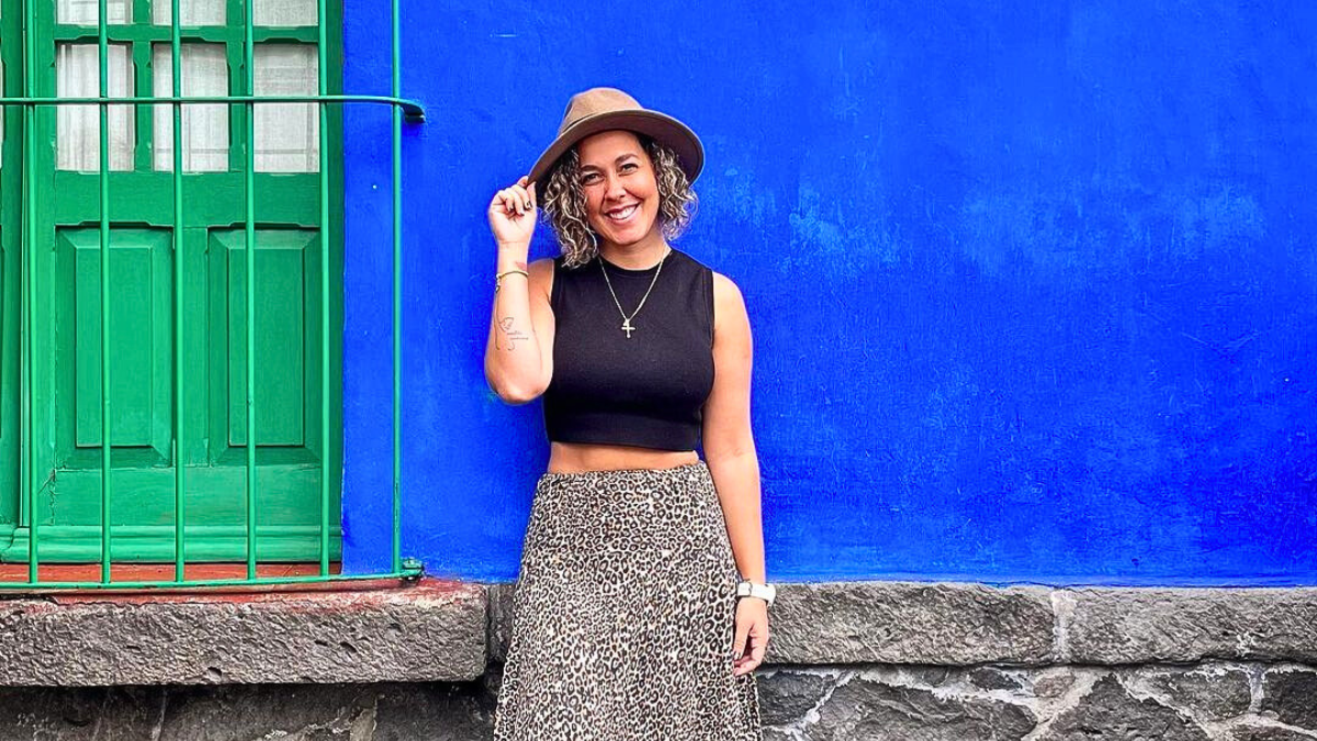 Alondra Santiago es una periodista de origen cubano radicada en Ecuador.