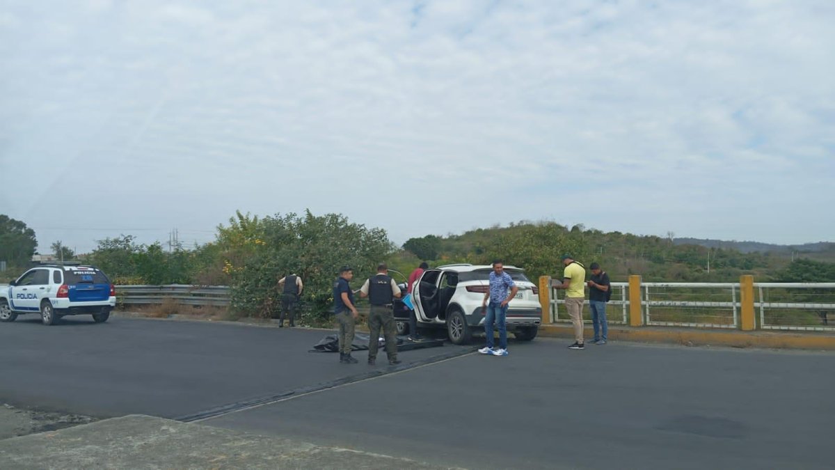 Este es el vehículo en el que se desplazaba el exfuncionario que fue asesinado.