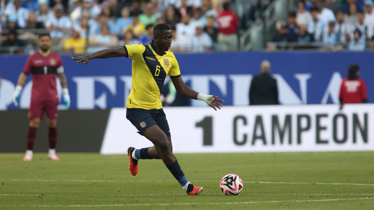 Willian Pacho se ha convertido en titular fijo en la defensa de la selección de Ecuador.