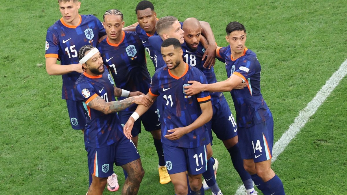 Los jugadores de Países Bajos celebraron la clasificación a cuartos de final de la Eurocopa 2024
