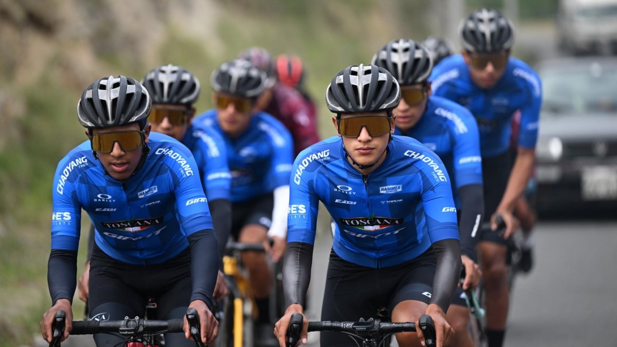 El carchense de apenas 19 años (i), forma parte actualmente del equipo GIANT Toscana de Ecuador, con el que logró triunfos para ser visto por plantilla española.