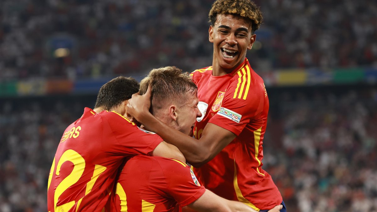 Lamine Yamal (16 años y 362 días) se convirtió en el goleador más joven en la historia de la Eurocopa.