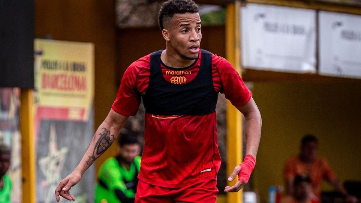 El lateral derecho de Barcelona entrena con el equipo para el inicio de la fase 2 de LigaPro