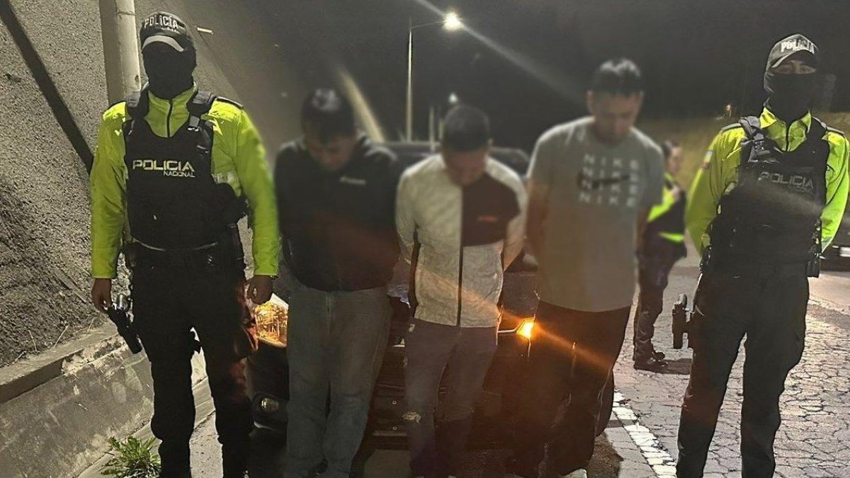 Los detenidos se movilizaban en un auto reportado como robado.