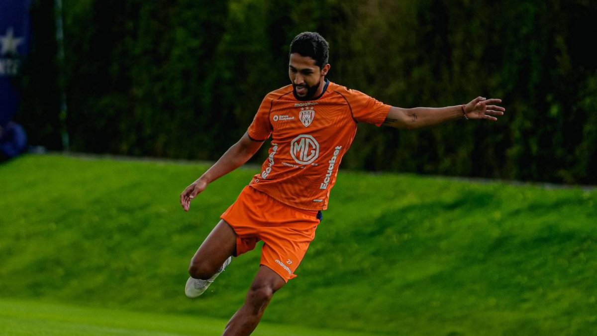 El delantero colombiano Jeison Medina llegó como refuerzo a los rayados.