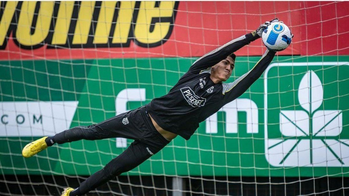 El joven portero de las formativas del ídolo sufrió una trágica caída accidental en su baño.