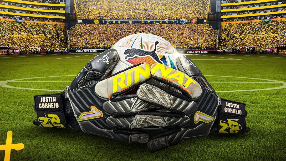 Los guantes de Justin Cornejo en una de las publicaciones de la Copa Sudamericana.